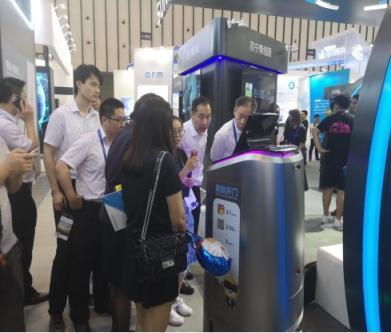 蘇寧移動售貨機器人 當“看臉”成為商業(yè)新玩法